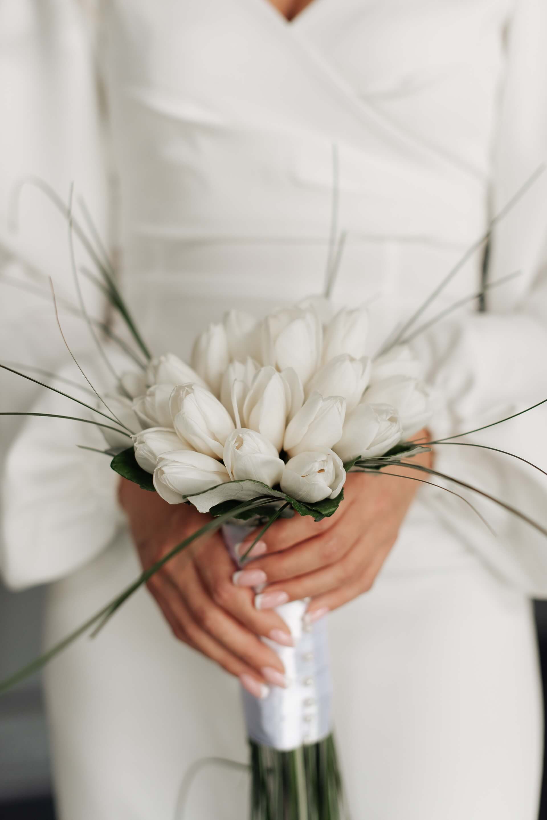 свадьба в стиле минимализм: букет для невесты